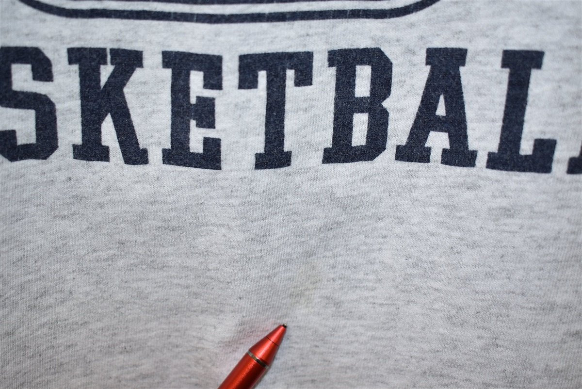 90s Delaware University Basketball Gym t-shirt Medium product image 3